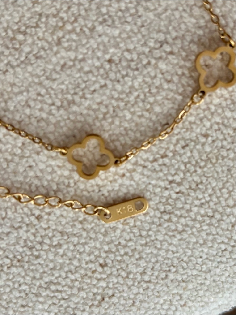 Elegant Gold Clover Bracelet - Picture 4 of 5